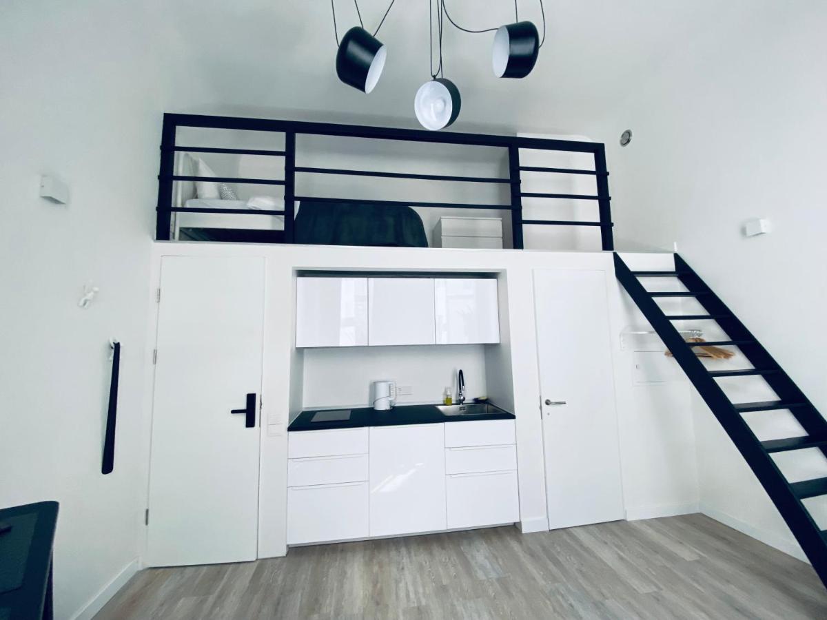 B&W Apartment Рига Экстерьер фото